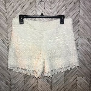 Ann Taylor Loft Rivera Lace Short in Ivory
